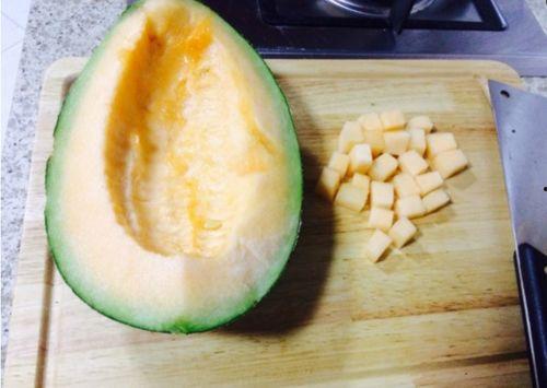 鹅吃哈密瓜,田园美食新篇章