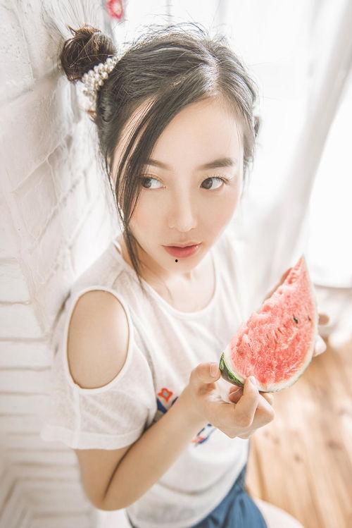 吃瓜少女的感觉,揭秘娱乐圈的甜蜜与苦涩