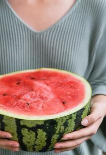 杭州吃瓜网红,杭州网红吃瓜达人带你探秘当地美食圈